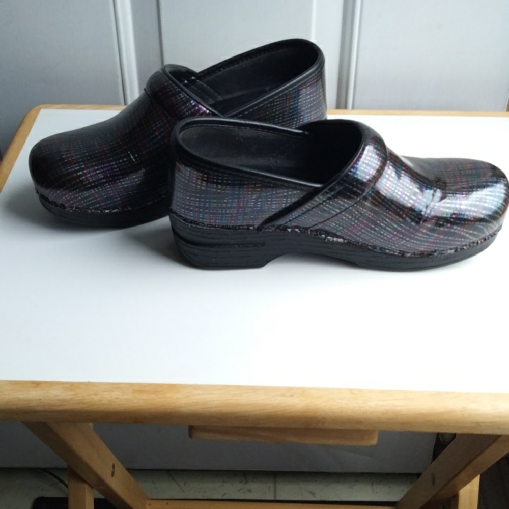 Dansko  clogs gently used sz6, or 36. Patent colorful design.
